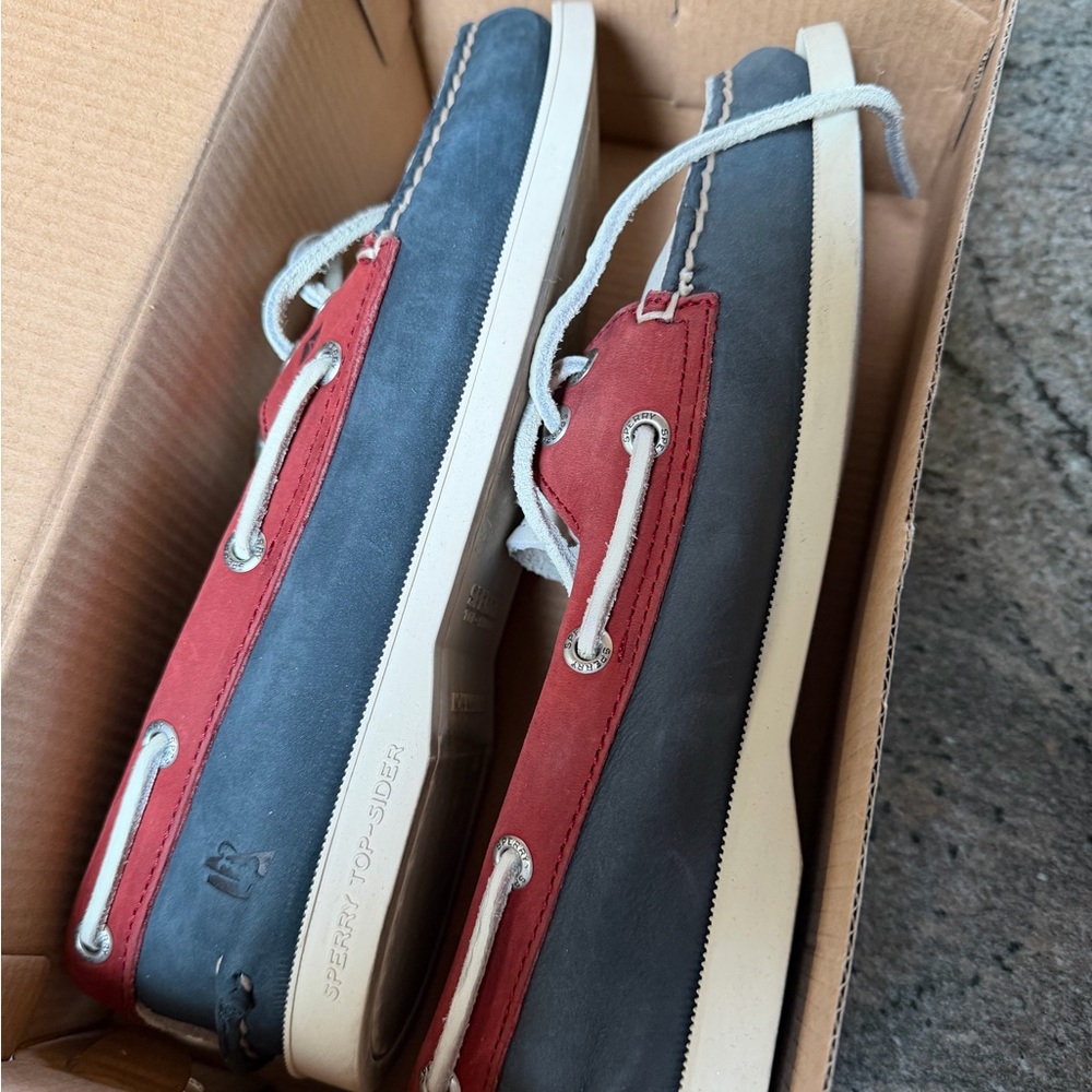 Sperry Topsider, America's Cup Edition                      Women's 8.5M - Picture 2 of 8